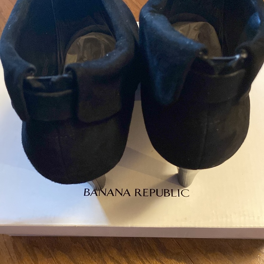 NIB Banana Republic Black Suede Booties, Size 9.5, 4” heels, beautiful shoes - Picture 4 of 8
